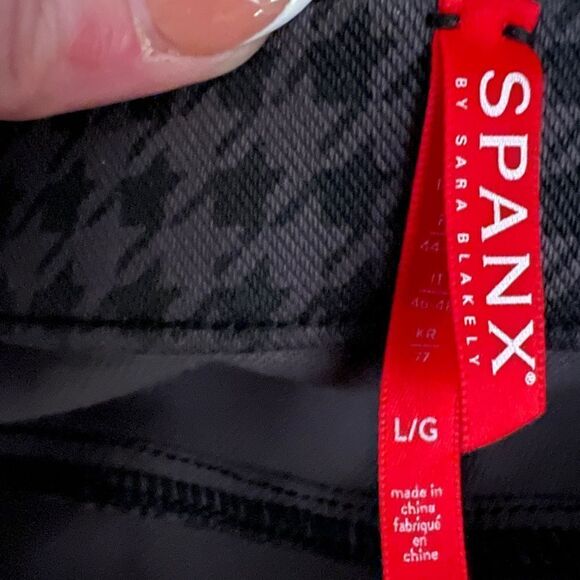 Super cute Grey and black Spanx houndstooth pants size large - Picture 2 of 6